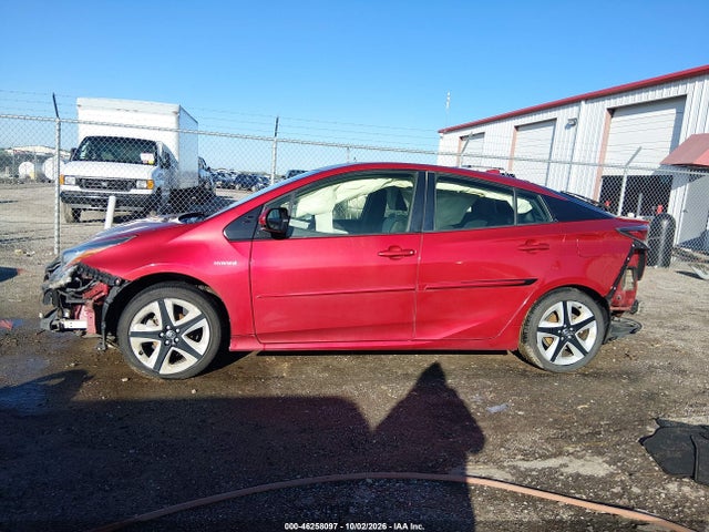 46258097 :رقم المزاد ، JTDKARFU1G3523654 vin ، 2016 Toyota Prius Three Touring مزاد بيع