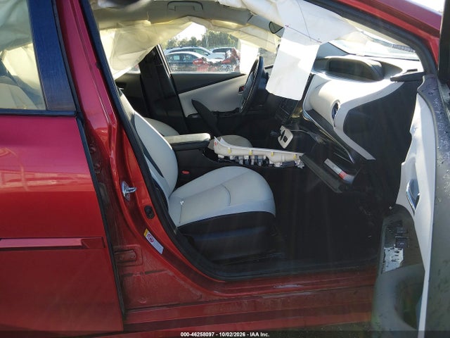 46258097 :رقم المزاد ، JTDKARFU1G3523654 vin ، 2016 Toyota Prius Three Touring مزاد بيع