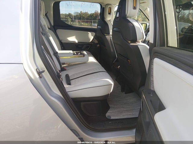 Продажа на аукционе авто 2022 Rivian R1t Adventure, vin: 7FCTGAAA2NN011821, номер лота: 46258414
