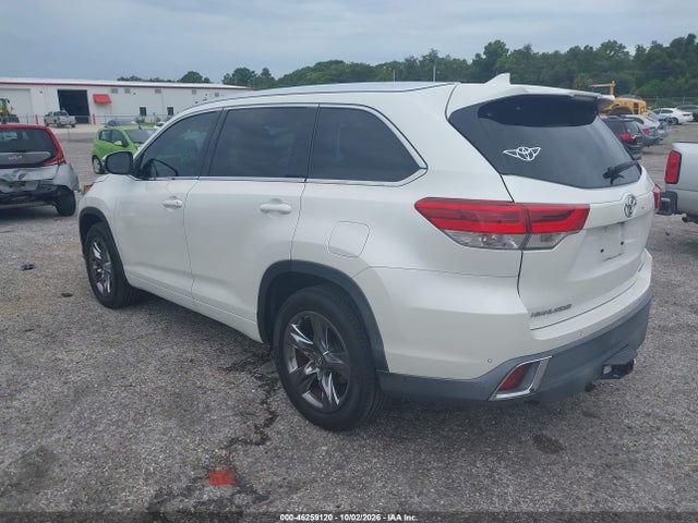 2018 Toyota Highlander Limited Platinum მანქანა იყიდება აუქციონზე, vin: 5TDYZRFH5JS243313, აუქციონის ნომერი: 46259120