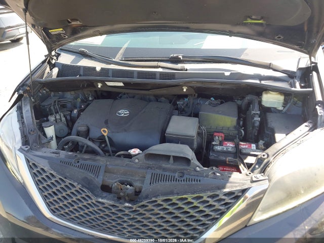 2017 Toyota Sienna Se 8 Passenger მანქანა იყიდება აუქციონზე, vin: 5TDXZ3DCXHS875427, აუქციონის ნომერი: 46259390