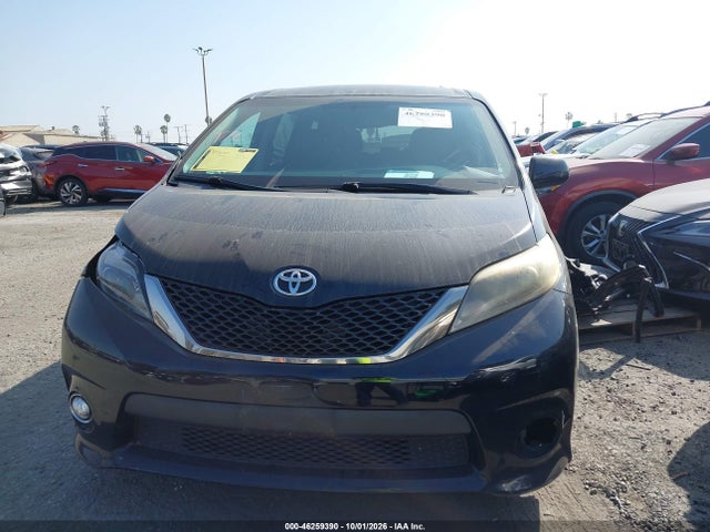 2017 Toyota Sienna Se 8 Passenger მანქანა იყიდება აუქციონზე, vin: 5TDXZ3DCXHS875427, აუქციონის ნომერი: 46259390