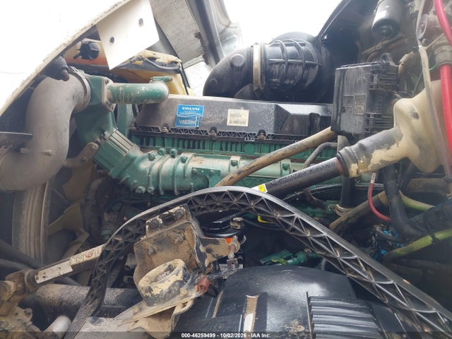 46259499 :رقم المزاد ، 4V4N99EH8GN925934 vin ، 2016 Volvo Vn Vnl مزاد بيع