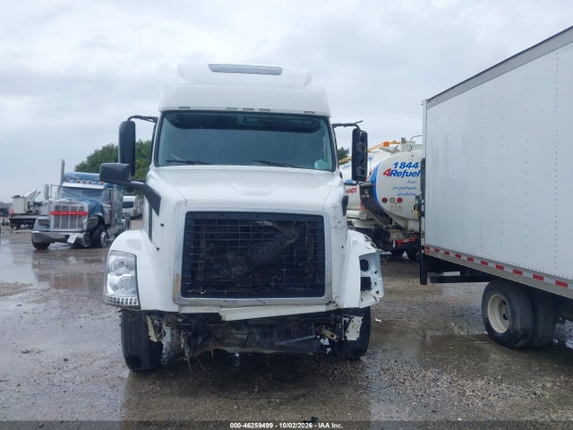 46259499 :رقم المزاد ، 4V4N99EH8GN925934 vin ، 2016 Volvo Vn Vnl مزاد بيع