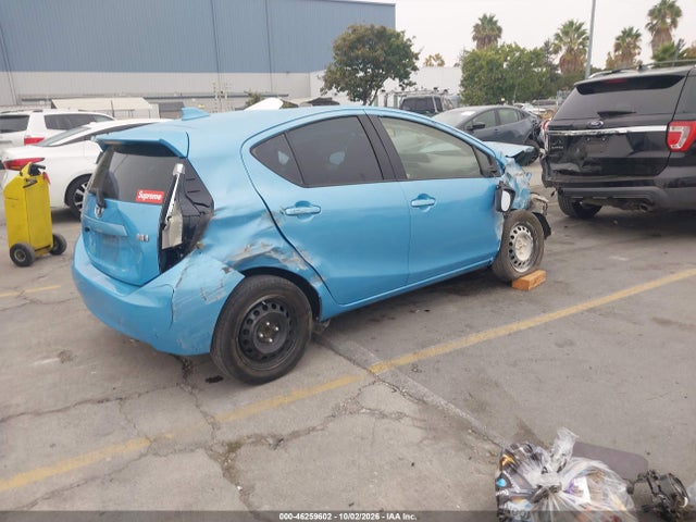 Toyota Prius C One 2016 JTDKDTB34G1120197 Image 4