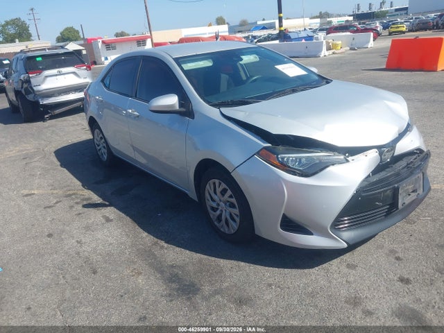 46259901 :رقم المزاد ، 5YFBURHE2JP829354 vin ، 2018 Toyota Corolla Le مزاد بيع