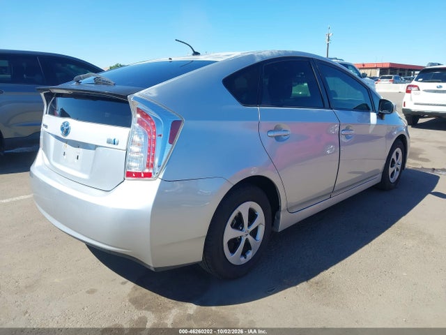 Toyota Prius Two 2014 JTDKN3DUXE1804381 Image 4