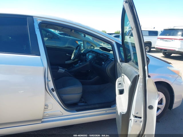 Toyota Prius Two 2014 JTDKN3DUXE1804381 Image 5