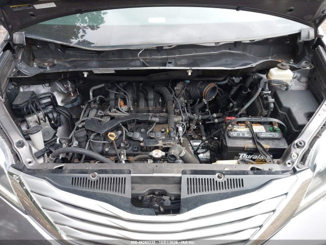 46260335 :رقم المزاد ، 5TDDZ3DC4HS180640 vin ، 2017 Toyota Sienna Limited Premium 7 Passenger مزاد بيع