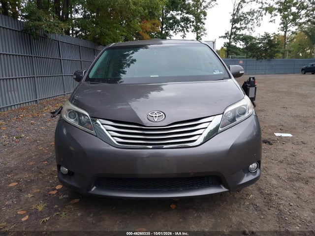 46260335 :رقم المزاد ، 5TDDZ3DC4HS180640 vin ، 2017 Toyota Sienna Limited Premium 7 Passenger مزاد بيع