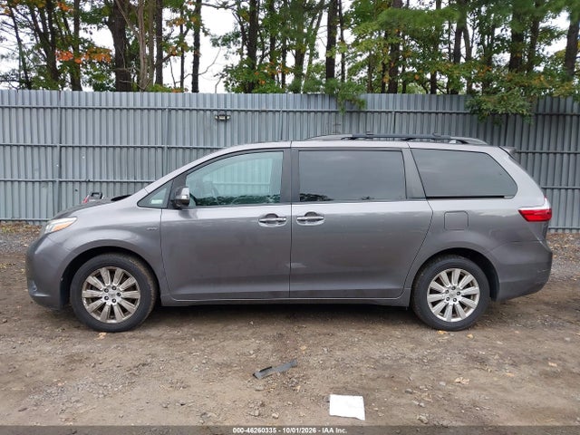46260335 :رقم المزاد ، 5TDDZ3DC4HS180640 vin ، 2017 Toyota Sienna Limited Premium 7 Passenger مزاد بيع