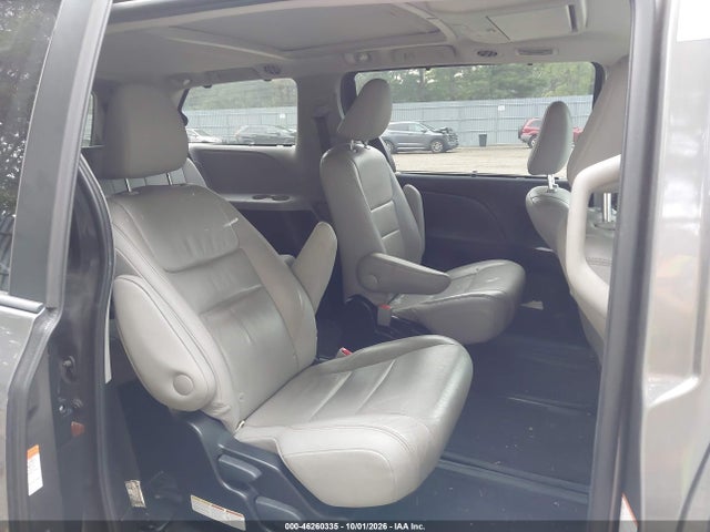 46260335 :رقم المزاد ، 5TDDZ3DC4HS180640 vin ، 2017 Toyota Sienna Limited Premium 7 Passenger مزاد بيع