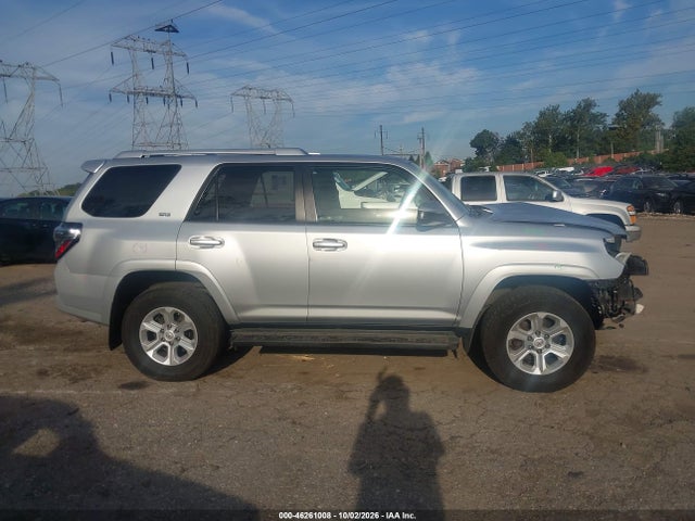 Toyota 4RUNNER SR5 2016 JTEBU5JRXG5281952 Image 14