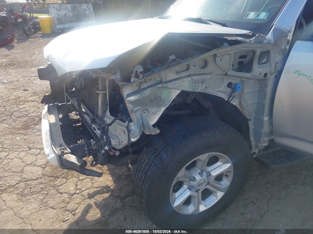 Toyota 4RUNNER SR5 2016 JTEBU5JRXG5281952 Image 18