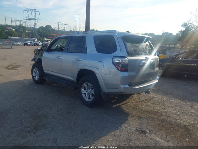 Toyota 4RUNNER SR5 2016 JTEBU5JRXG5281952 Image 3