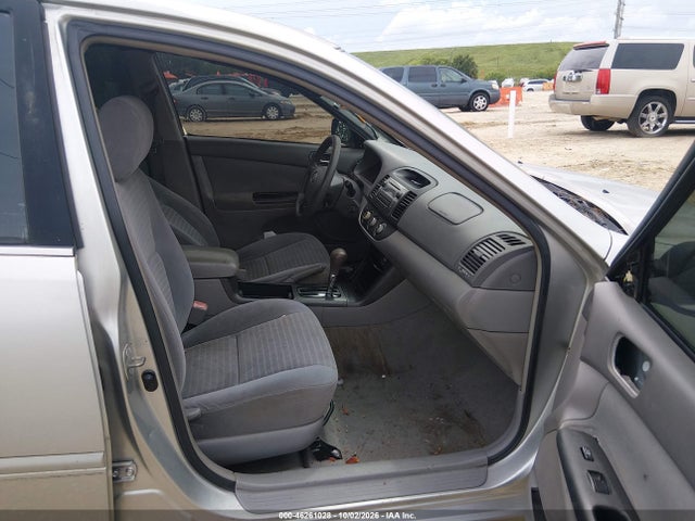 2005 Toyota Camry Std მანქანა იყიდება აუქციონზე, vin: 4T1BE32K25U592135, აუქციონის ნომერი: 46261028