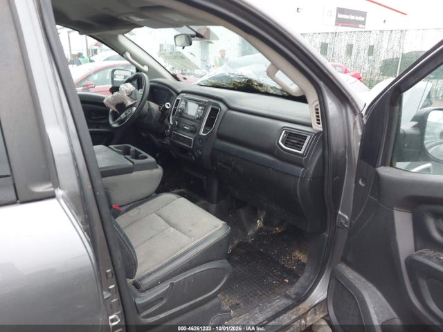 46261233 :رقم المزاد ، 1N6AA1C39JN510636 vin ، 2018 Nissan Titan Xd S Gas مزاد بيع