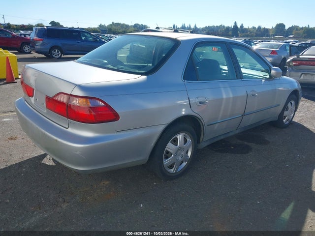 46261241 :رقم المزاد ، JHMCG5648YC037595 vin ، 2000 Honda Accord 2.3 Lx مزاد بيع