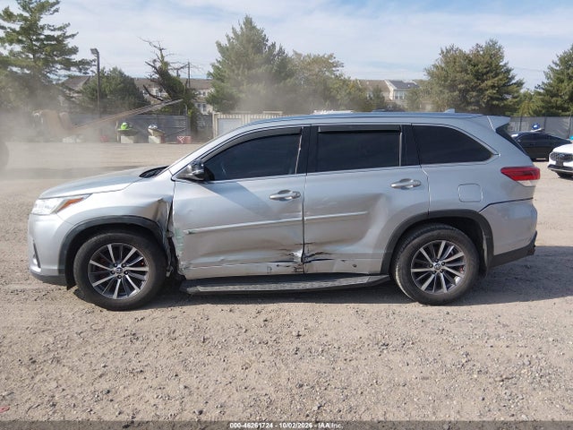 2017 Toyota Highlander Xle მანქანა იყიდება აუქციონზე, vin: 5TDJZRFH3HS390631, აუქციონის ნომერი: 46261724