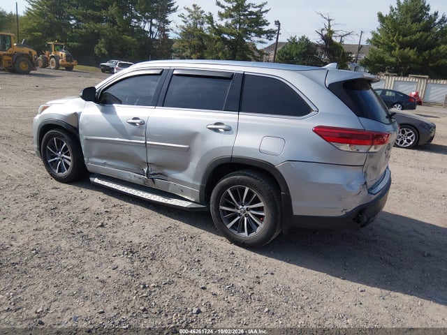 2017 Toyota Highlander Xle მანქანა იყიდება აუქციონზე, vin: 5TDJZRFH3HS390631, აუქციონის ნომერი: 46261724
