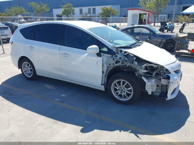 Toyota Prius V Two 2014 JTDZN3EU4EJ004172 zdjęcie główne