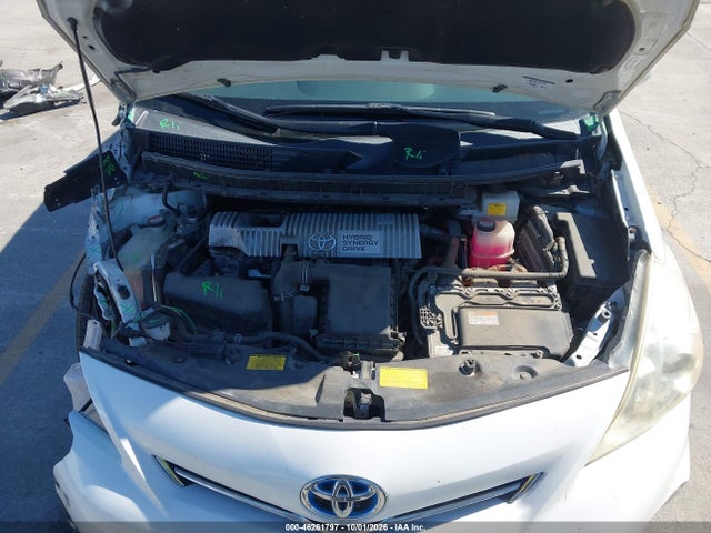 Toyota Prius V Two 2014 JTDZN3EU4EJ004172 Image 10
