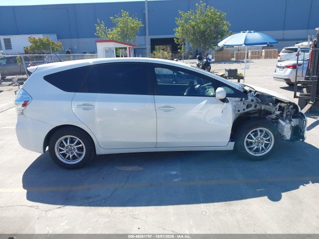 Toyota Prius V Two 2014 JTDZN3EU4EJ004172 Image 14