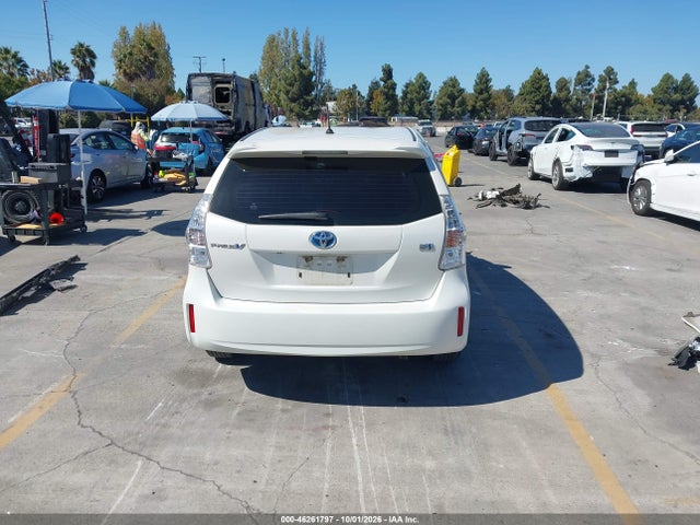 Toyota Prius V Two 2014 JTDZN3EU4EJ004172 Image 17