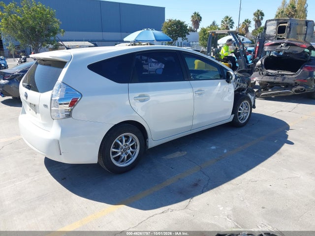 Toyota Prius V Two 2014 JTDZN3EU4EJ004172 Image 4