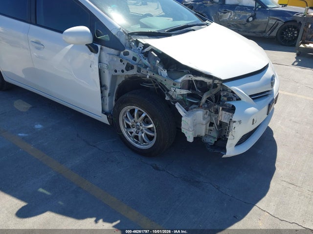 Toyota Prius V Two 2014 JTDZN3EU4EJ004172 Image 6