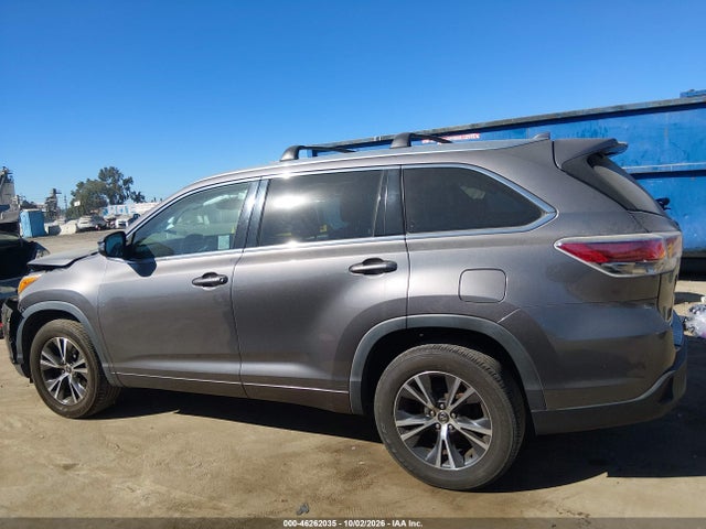 Продажа на аукционе авто 2016 Toyota Highlander Xle V6, vin: 5TDKKRFH1GS501118, номер лота: 46262035