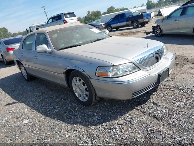 46262080 :رقم المزاد ، 2LNBL8CVXAX616681 vin ، 2010 Lincoln Town Car Signature Limited مزاد بيع