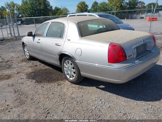 46262080 :رقم المزاد ، 2LNBL8CVXAX616681 vin ، 2010 Lincoln Town Car Signature Limited مزاد بيع
