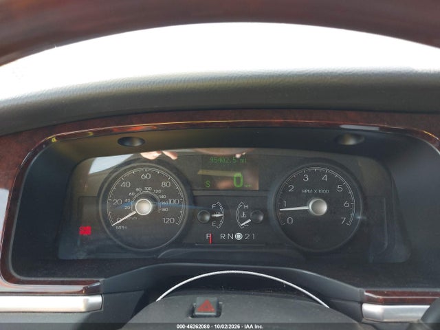 46262080 :رقم المزاد ، 2LNBL8CVXAX616681 vin ، 2010 Lincoln Town Car Signature Limited مزاد بيع