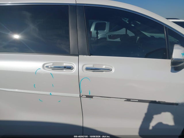 Продаж на аукціоні авто 2024 Toyota Sienna Platinum, vin: 5TDERKEC0RS194551, номер лоту: 46262105