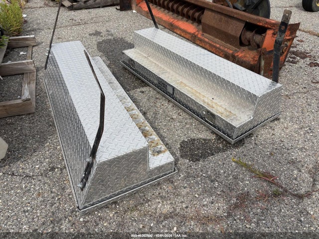 Продаж на аукціоні авто 2000 (2) Tractor Supply Diamond Plate Truck Toolboxes, vin: , номер лоту: 46262600