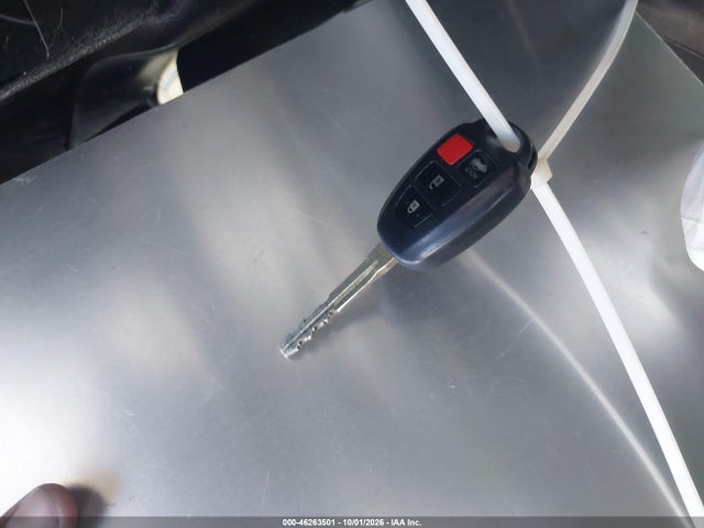 5YFBURHEXJP846953 Toyota COROLLA LE
