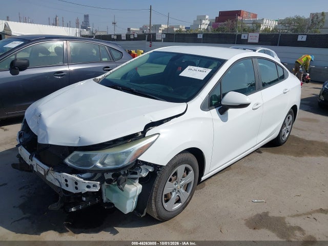 Chevrolet Cruze Ls Auto 2018 1G1BC5SM7J7143395 Image 2