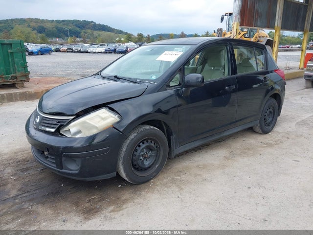 46264189 :رقم المزاد ، 3N1BC13E58L381097 vin ، 2008 Nissan Versa 1.8s مزاد بيع