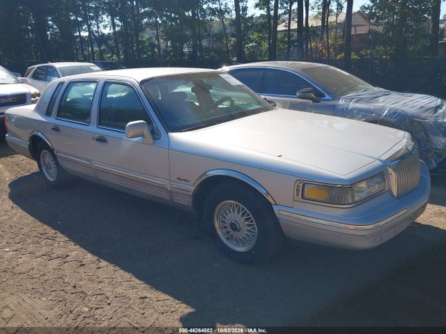 46264502 :رقم المزاد ، 1LNLM82W2VY718848 vin ، 1997 Lincoln Town Car Signature مزاد بيع