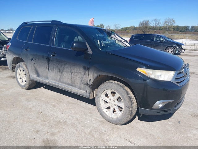 46264700 :رقم المزاد ، 5TDBK3EH3DS236454 vin ، 2013 Toyota Highlander Se V6 مزاد بيع