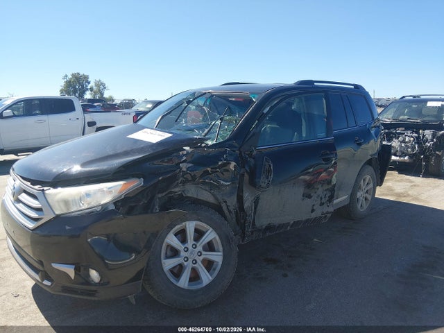 46264700 :رقم المزاد ، 5TDBK3EH3DS236454 vin ، 2013 Toyota Highlander Se V6 مزاد بيع