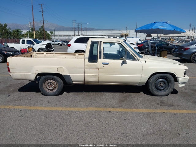 1985 Toyota Pickup Xtracab Rn56 Dlx მანქანა იყიდება აუქციონზე, vin: JT4RN56D3F5039581, აუქციონის ნომერი: 46265575