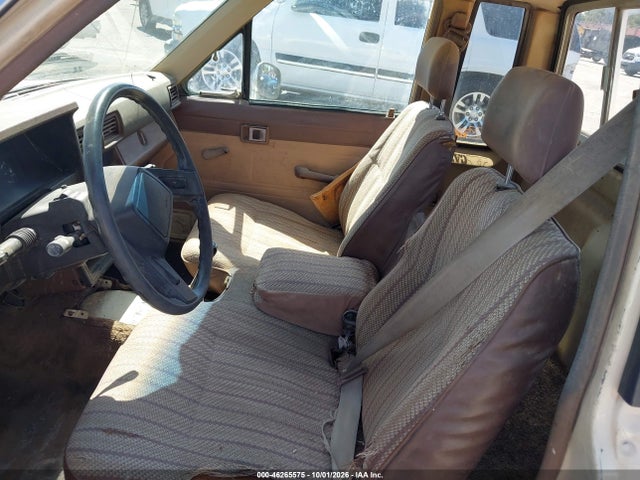 1985 Toyota Pickup Xtracab Rn56 Dlx მანქანა იყიდება აუქციონზე, vin: JT4RN56D3F5039581, აუქციონის ნომერი: 46265575