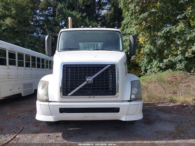 2013 Volvo Vn Vnl მანქანა იყიდება აუქციონზე, vin: 4V4NC9TK0DN147074, აუქციონის ნომერი: 46266019