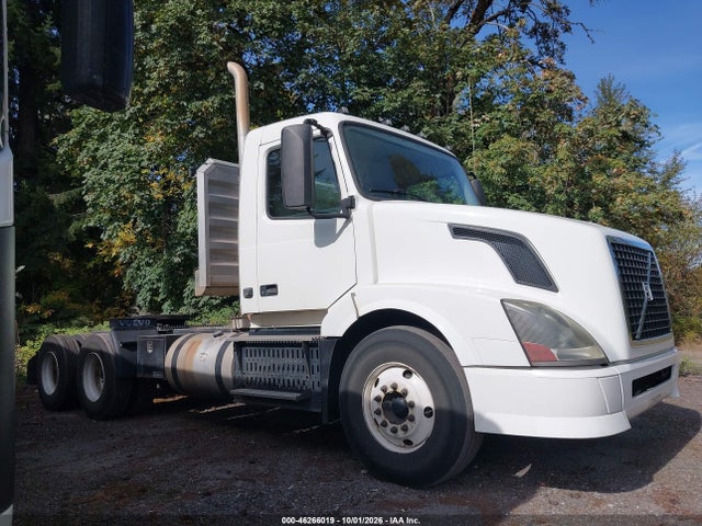 2013 Volvo Vn Vnl მანქანა იყიდება აუქციონზე, vin: 4V4NC9TK0DN147074, აუქციონის ნომერი: 46266019
