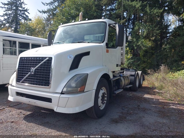 2013 Volvo Vn Vnl მანქანა იყიდება აუქციონზე, vin: 4V4NC9TK0DN147074, აუქციონის ნომერი: 46266019