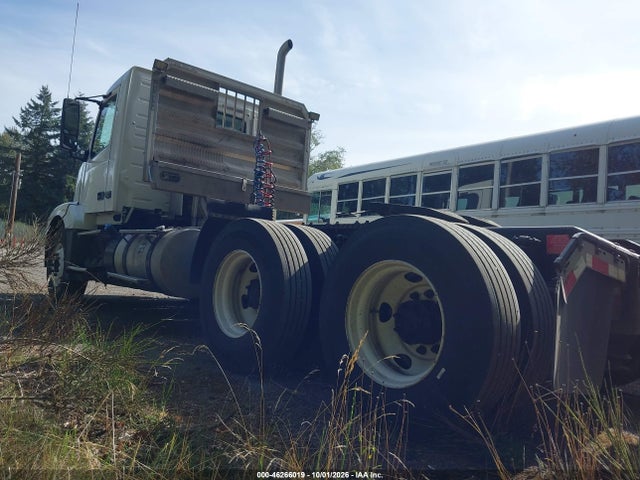 2013 Volvo Vn Vnl მანქანა იყიდება აუქციონზე, vin: 4V4NC9TK0DN147074, აუქციონის ნომერი: 46266019