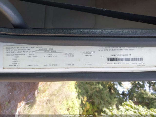 2013 Volvo Vn Vnl მანქანა იყიდება აუქციონზე, vin: 4V4NC9TK0DN147074, აუქციონის ნომერი: 46266019