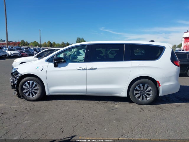 2024 Chrysler Pacifica Hybrid Select მანქანა იყიდება აუქციონზე, vin: 2C4RC1S73RR177899, აუქციონის ნომერი: 46266144